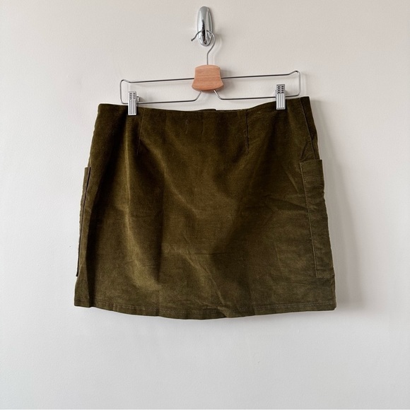 Urban Outfitters-BDG Double Pocket Velvet Button Front Mini Skirt (Size:Large) - Picture 5 of 10